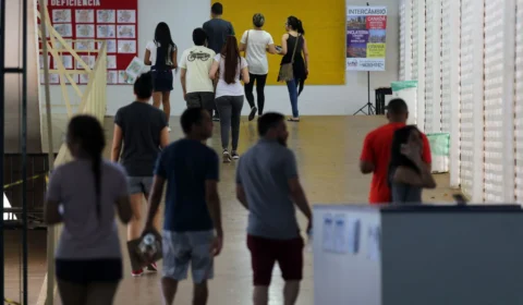 MP de Bolsonaro dispensa escolas de cumprirem mínimo de 200 dias letivos