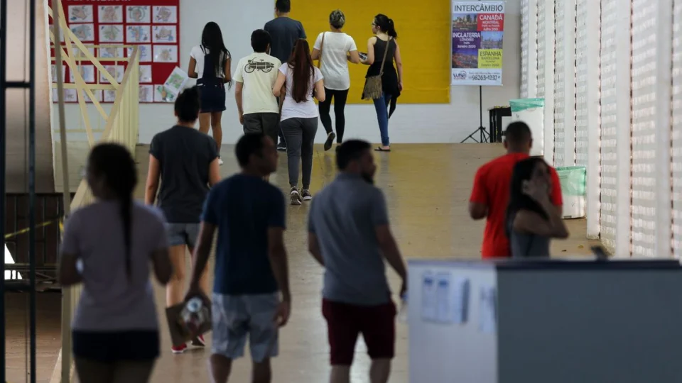 MP de Bolsonaro dispensa escolas de cumprirem mínimo de 200 dias letivos