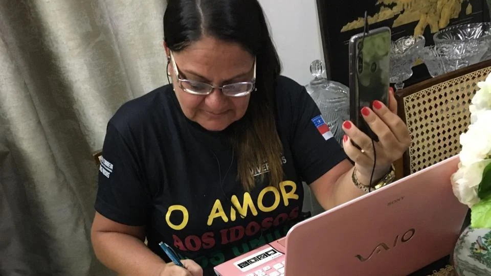 Viver Mais: projeto realiza plantão de atendimento psicológico online gratuito para idosos. Conheça!