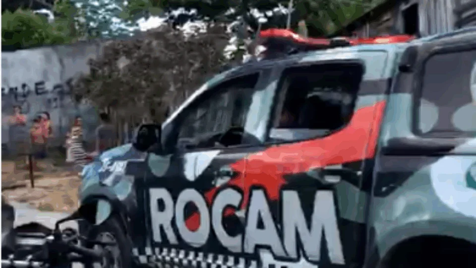 Assaltantes fazem motorista de app de refém, trocam tiros com a Rocam e vão presos. Veja vídeos!