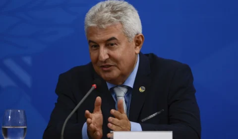 Descontaminação de máscaras já é testada em hospitais, diz ministro