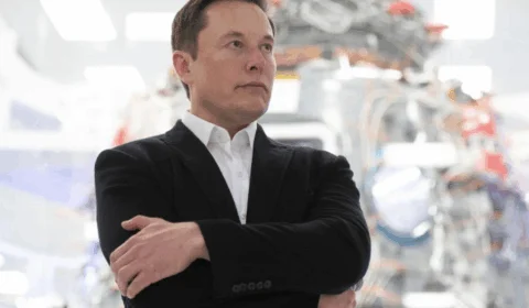 Bilionário desafia autoriadades, reabre fábrica nos EUA e pede que se alguém for preso, que seja ele