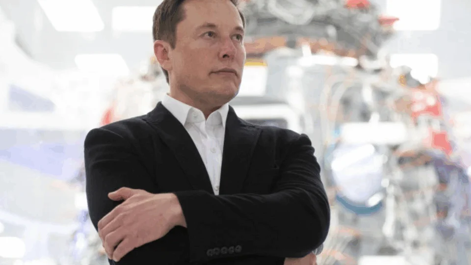 Bilionário desafia autoriadades, reabre fábrica nos EUA e pede que se alguém for preso, que seja ele