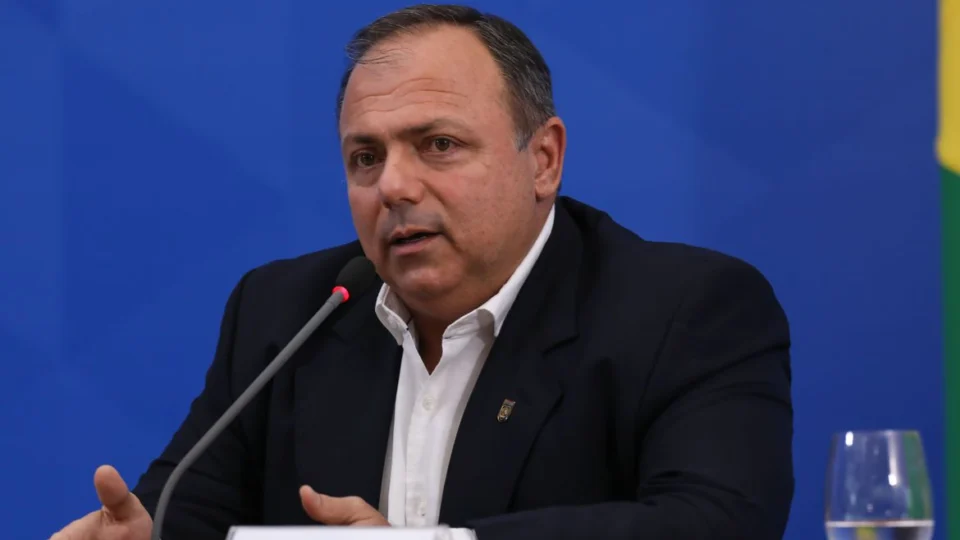 General Pazuello assume Ministério da Saúde interinamente