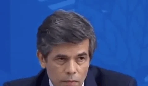 Ministro da Saúde, Nelson Teich, é pego de surpresa sobre novas áreas essenciais em decreto de Bolsonaro
