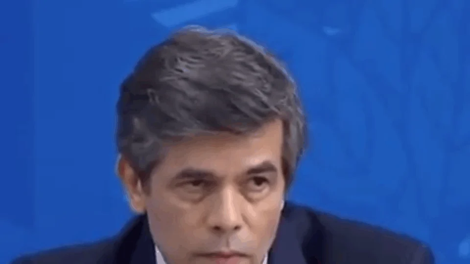 Ministro da Saúde, Nelson Teich, é pego de surpresa sobre novas áreas essenciais em decreto de Bolsonaro
