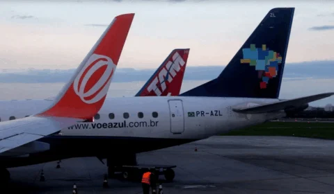 Companhias aéreas passam a exigir uso de máscaras por passageiros