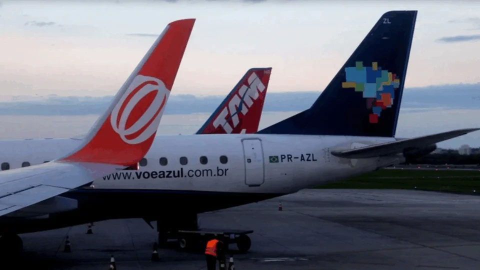 Companhias aéreas passam a exigir uso de máscaras por passageiros