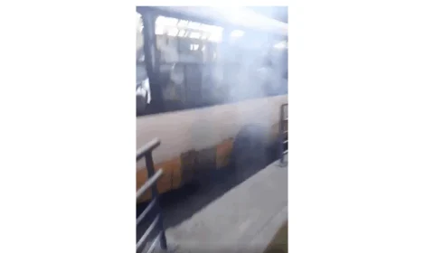 Ônibus tem princípio de incêndio dentro do T5 na zona Leste