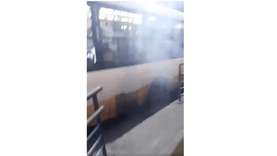 Ônibus tem princípio de incêndio dentro do T5 na zona Leste