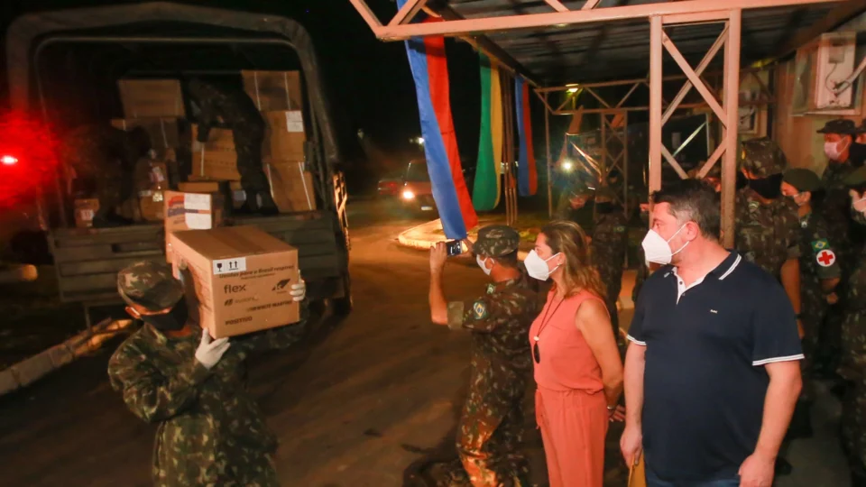 Secretária da Susam acompanha entrega de respiradores em São Gabriel da Cachoeira e Tabatinga