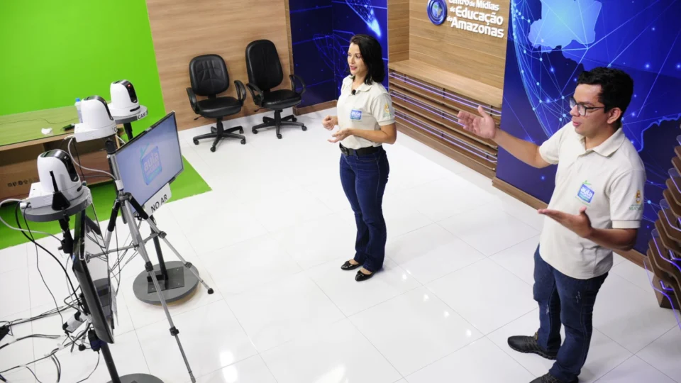 ‘Aula em Casa’ alcança mais 22 municípios do Amazonas com transmissão na televisão aberta