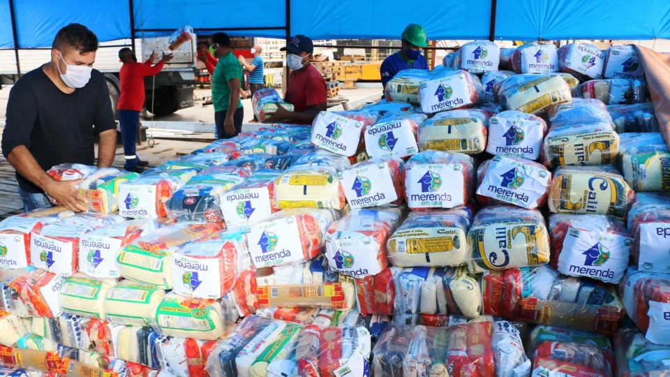 Em Barcelos, 2,4 mil estudantes da rede estadual começam a receber kit do ‘Merenda em Casa’
