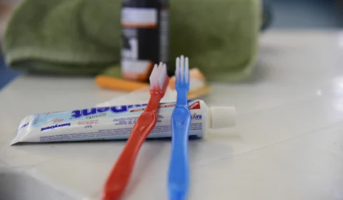 Governo entrega kits de higiene, máscaras e emite RG em bases de acolhimento nesta quarta (20)