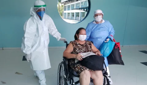 Hospital de Combate ao Covid-19 da Nilton Lins tem oito altas em um único dia