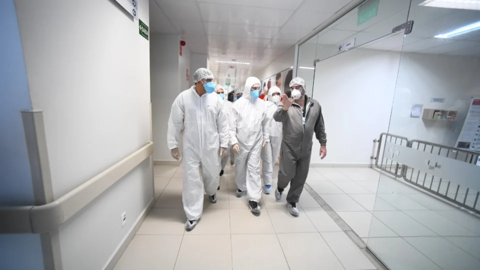 Em visita ao Delphina Aziz, governador e ministro da Saúde destacam esforço conjunto no combate ao Covid-19