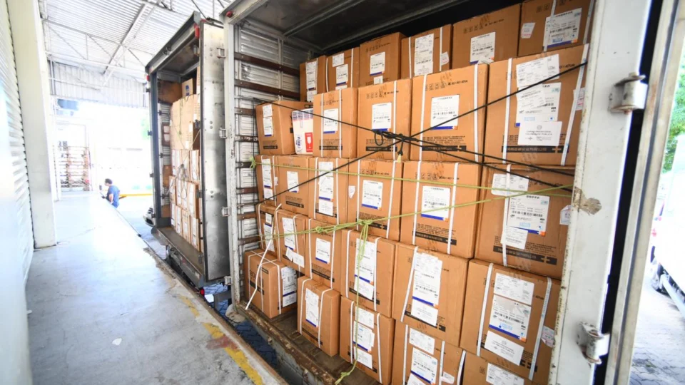 Amazonas recebe carregamento recorde de insumos e respiradores do Ministério da Saúde