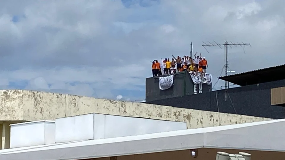 EXCLUSIVO I Vídeos de dentro do presídio mostram a revolta dos detentos