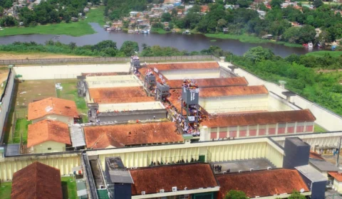 Presos fazem rebelião em presídio e ameaçam novo massacre em Manaus