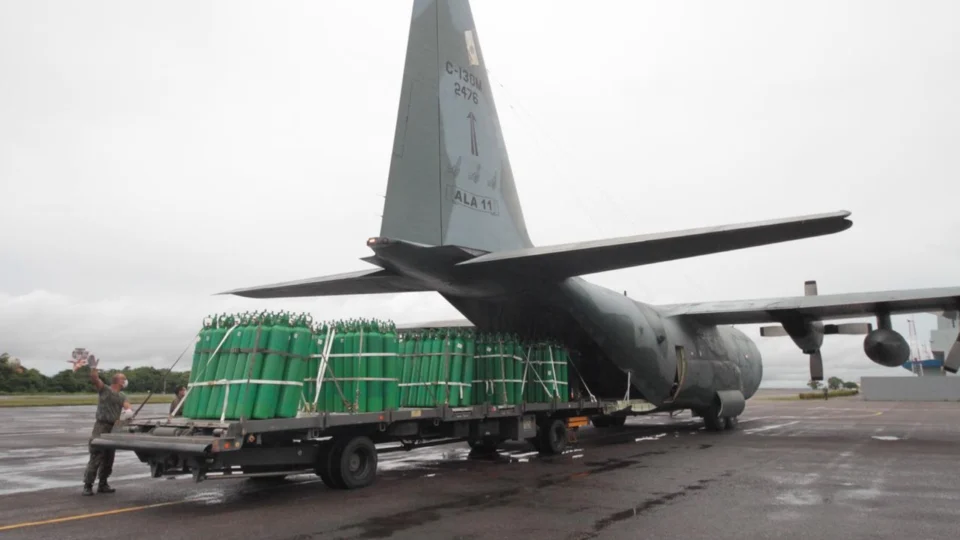 Governo do Amazonas envia 200 cilindros de oxigênio novos para hospital de Tabatinga