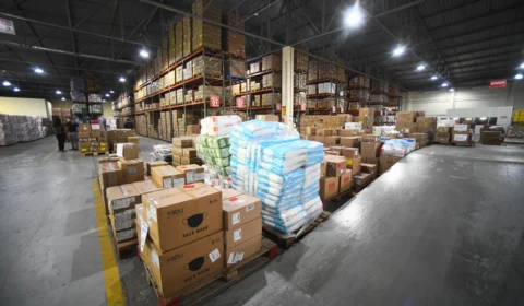 Governador acompanha dispensação de EPIs para unidades de saúde da capital e interior