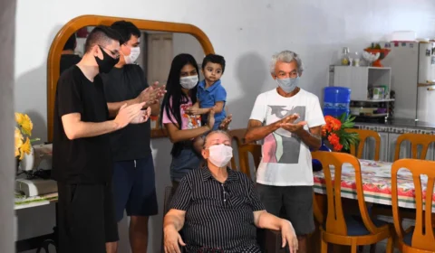 Superação: após vencer o coronavírus, Terezinha, de 65 anos, vai passar o ‘Dia das Mães’ com a família