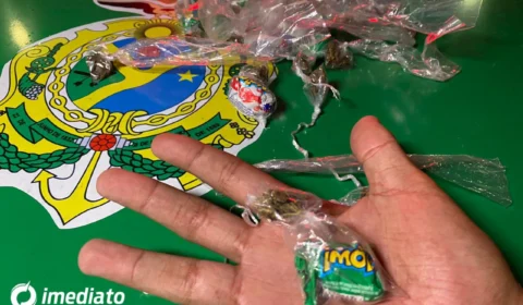 Dupla é presa por tráfico; chiclete era oferecido na compra de maconha