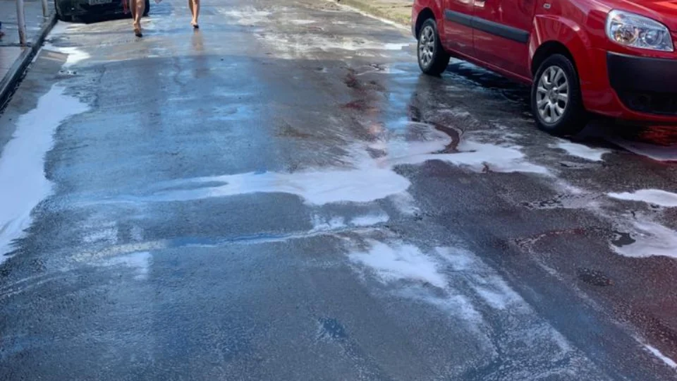 Ação promove limpeza de ruas em prevenção à Covid-19 no Crespo