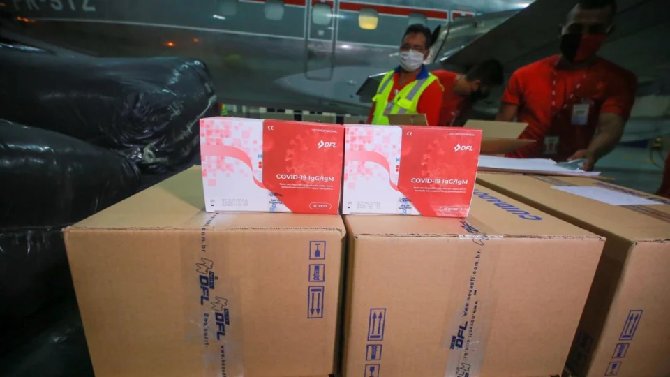 Governo recebe EPIs e testes rápidos doados por empresa do Polo Industrial de Manaus