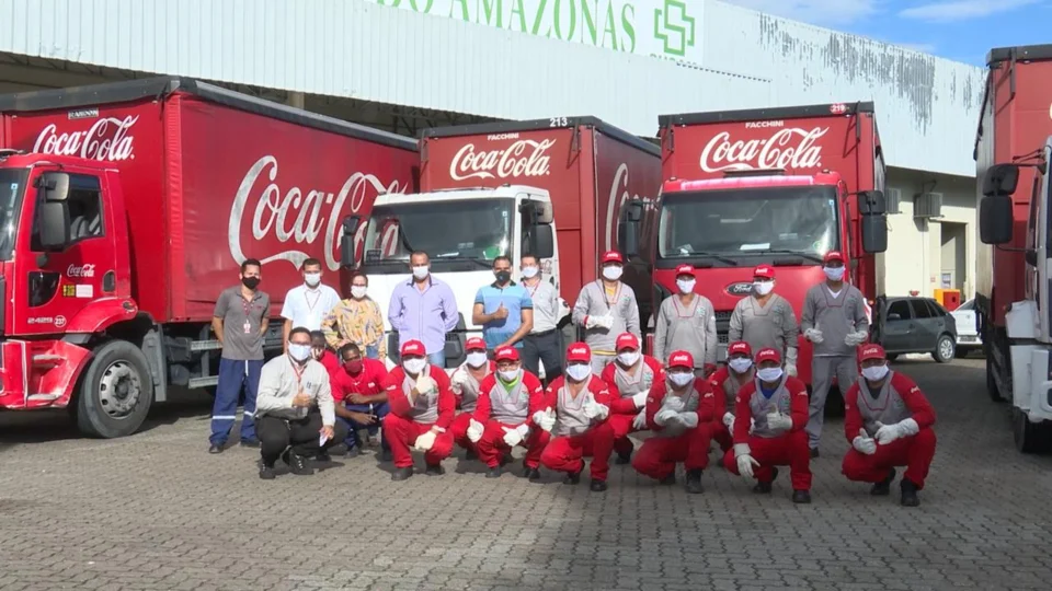 Hospitais em Manaus recebem doação de 96 mil garrafas de água mineral