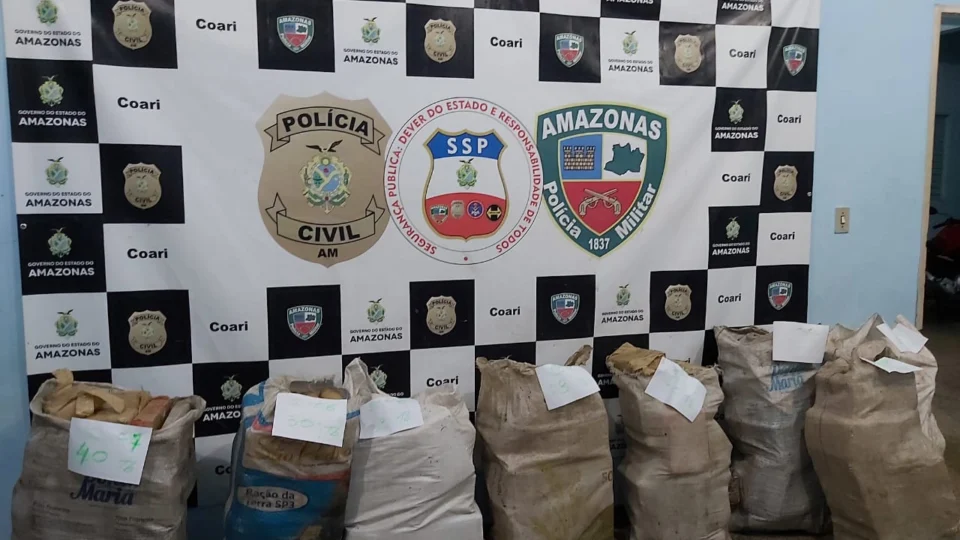Polícia apreende 280kg de droga de ‘piratas de rio’ em igapó em Coari (AM)