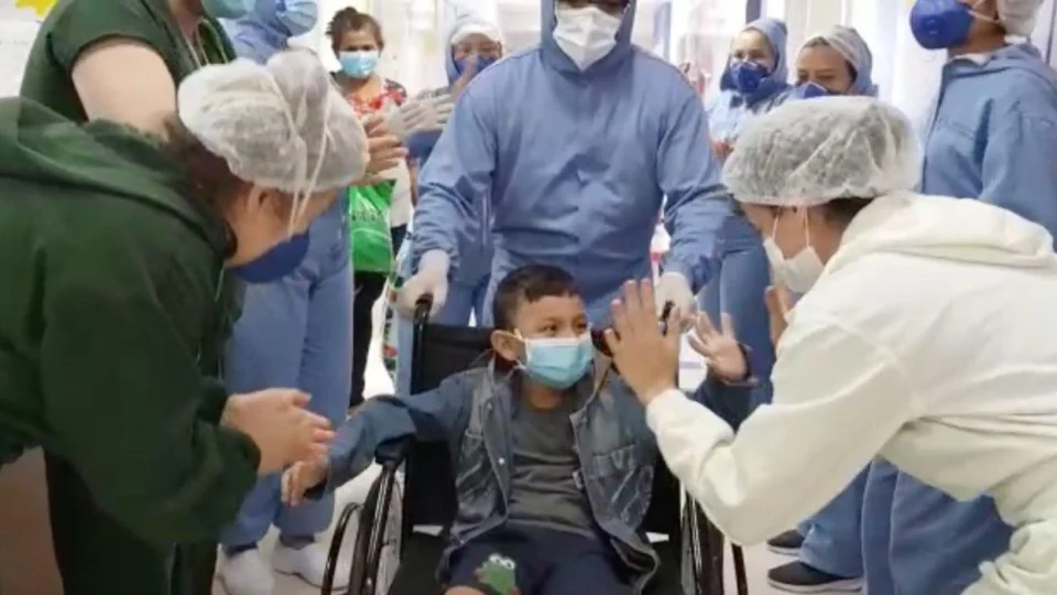 Em um dia, 15 pessoas recuperadas da Covid-19 recebem alta do Delphina Aziz