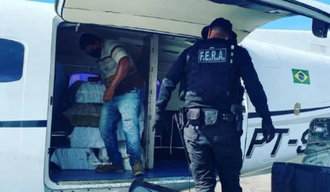 280kg de droga apreendidos em Coari são enviados em avião para a capital para perícia
