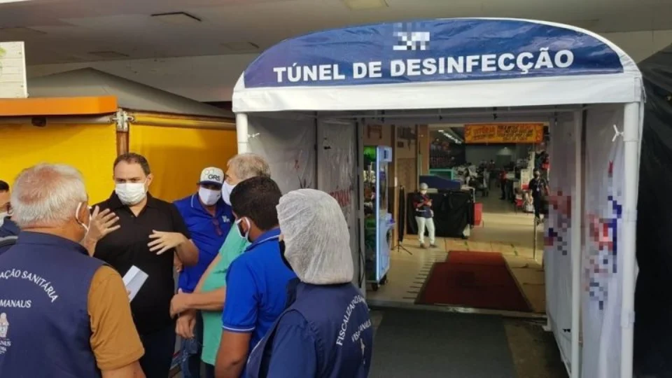 Vigilância determina suspensão do uso de cabines para desinfecção de pessoas em Manaus
