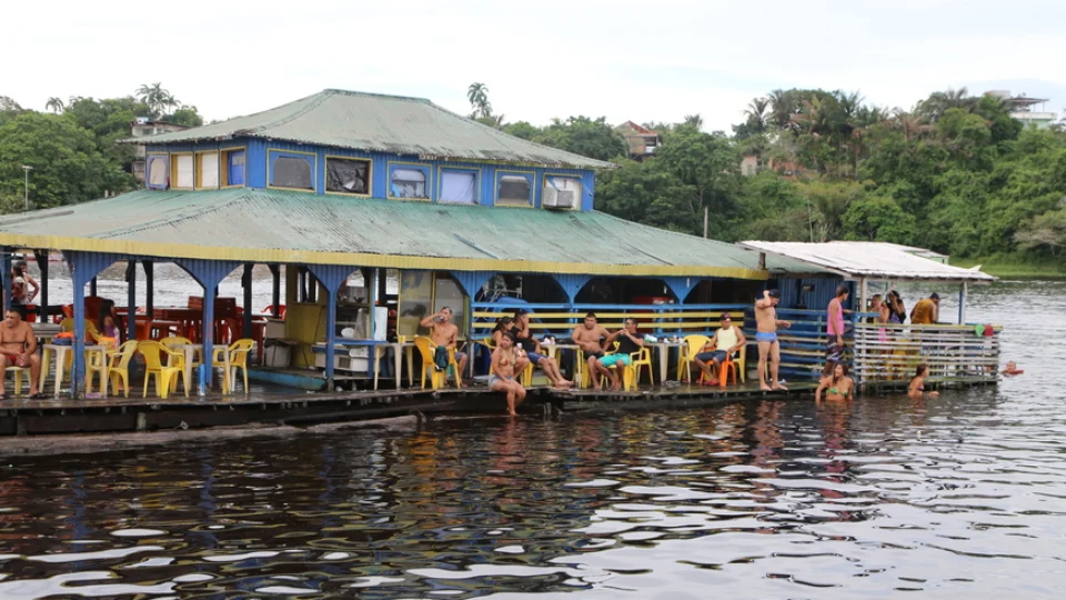 Aleam recebe denúncia que flutuantes continuam funcionando em Manaus
