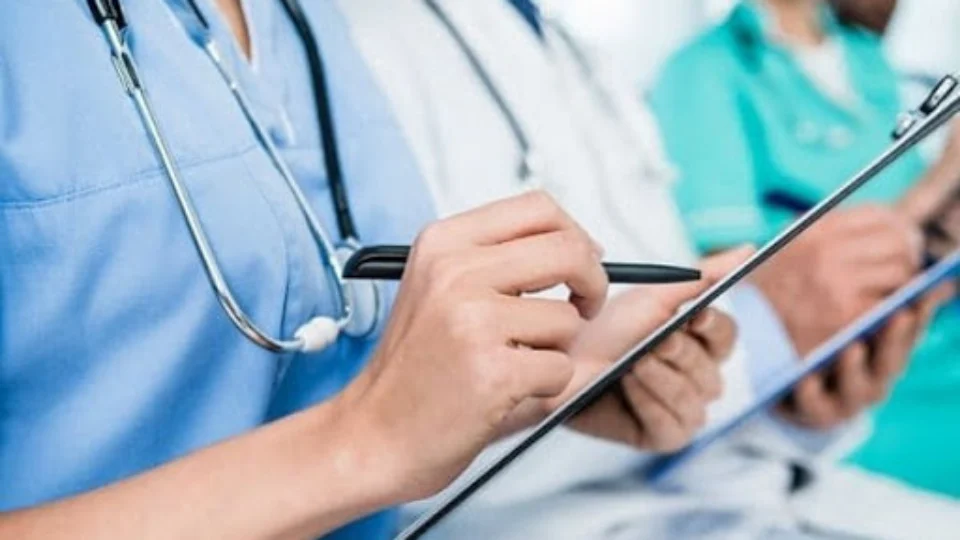 Covid-19: Ministério da Saúde convida profissionais para reforçarem atendimento no Amazonas