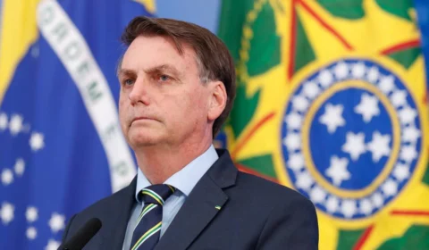 Bolsonaro afirma que fica na Presidência da República até 1º de janeiro de 2027