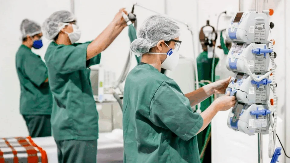 Brasil tem 422 mil médicos aptos a atuar no combate à covid-19