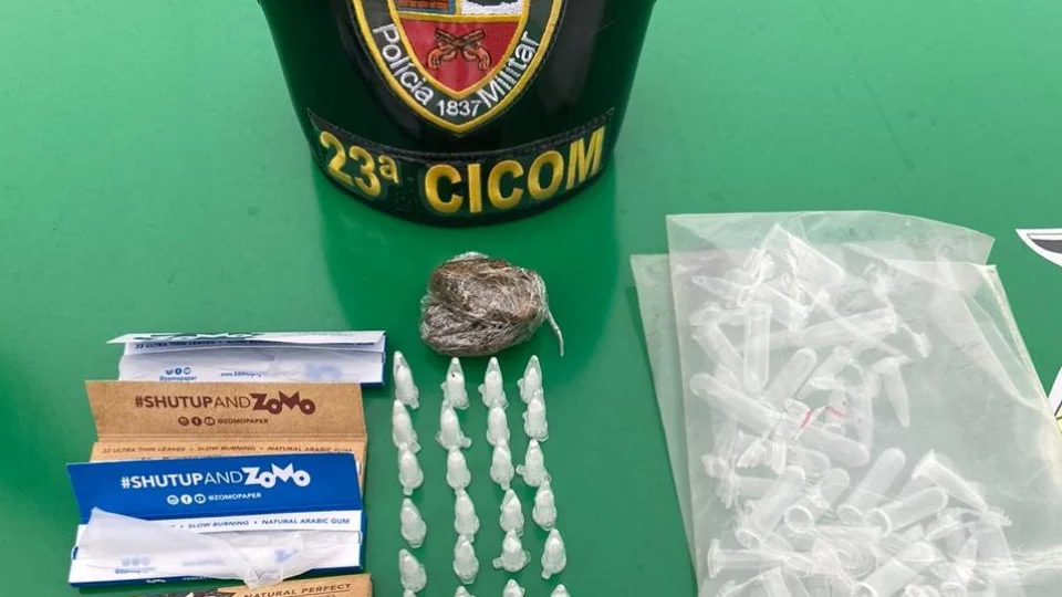 Homem é preso com entorpecentes na comunidade Jacarezinho