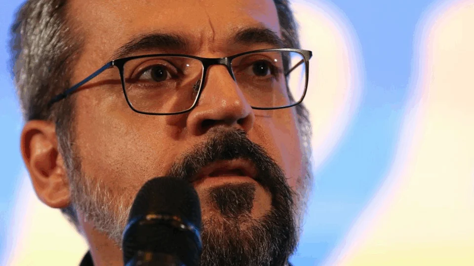 Diário Oficial publica decreto de exoneração do ministro da Educação