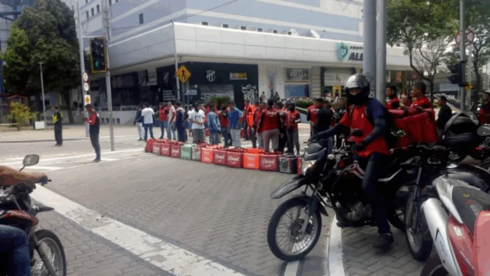 Entregadores de aplicativos de comida farão paralisação em protesto por melhorias da categoria