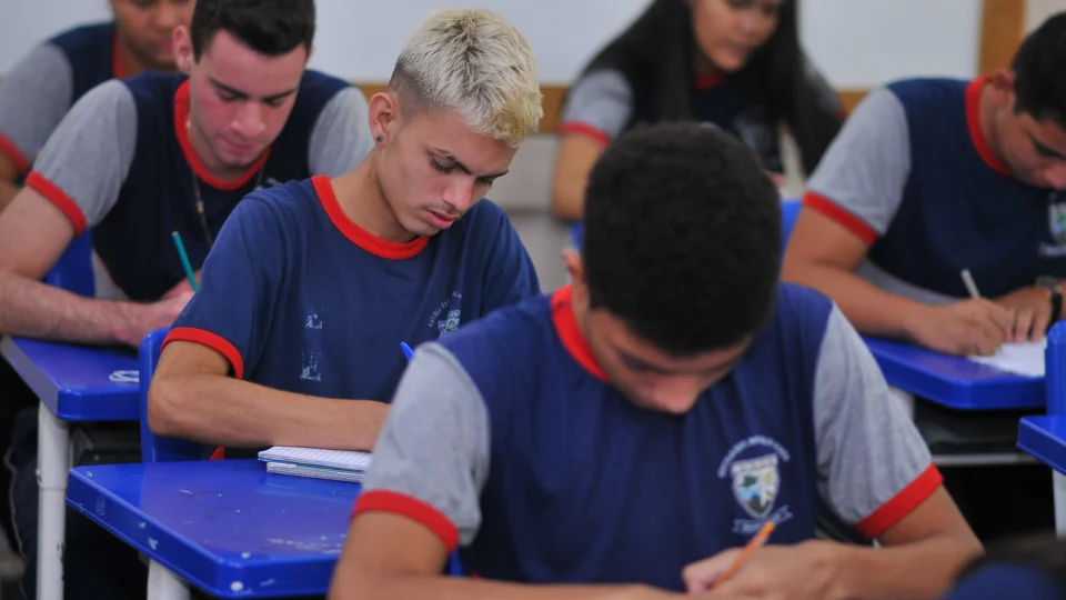 Sem data de retorno definida, Seduc-AM lança pesquisa sobre volta às aulas presenciais