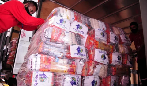 Programa ‘Merenda em Casa’ chega para alunos de Novo Aripuanã, Codajás e Coari