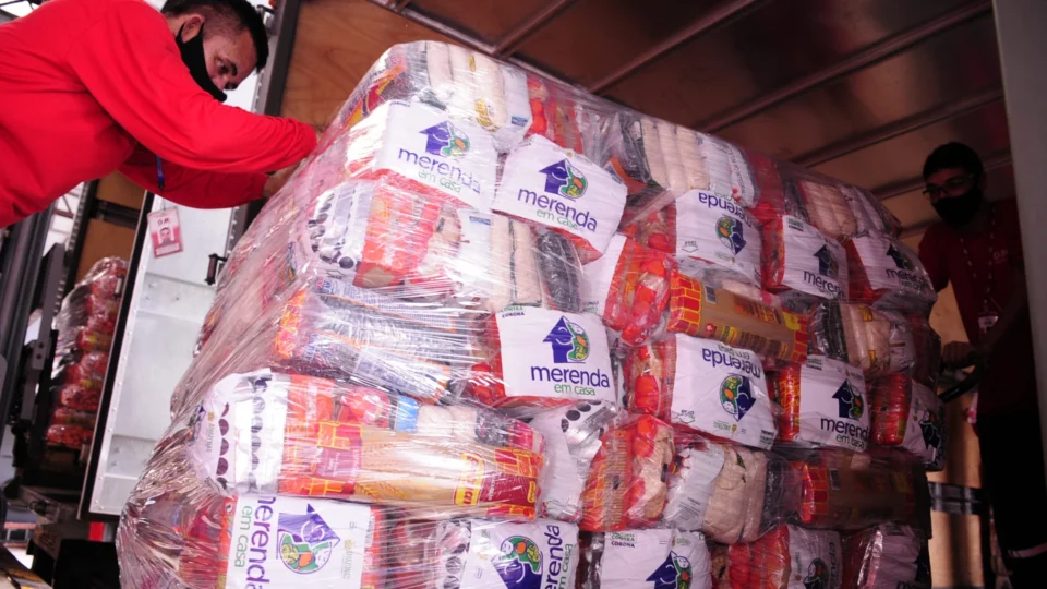 Programa ‘Merenda em Casa’ chega para alunos de Novo Aripuanã, Codajás e Coari