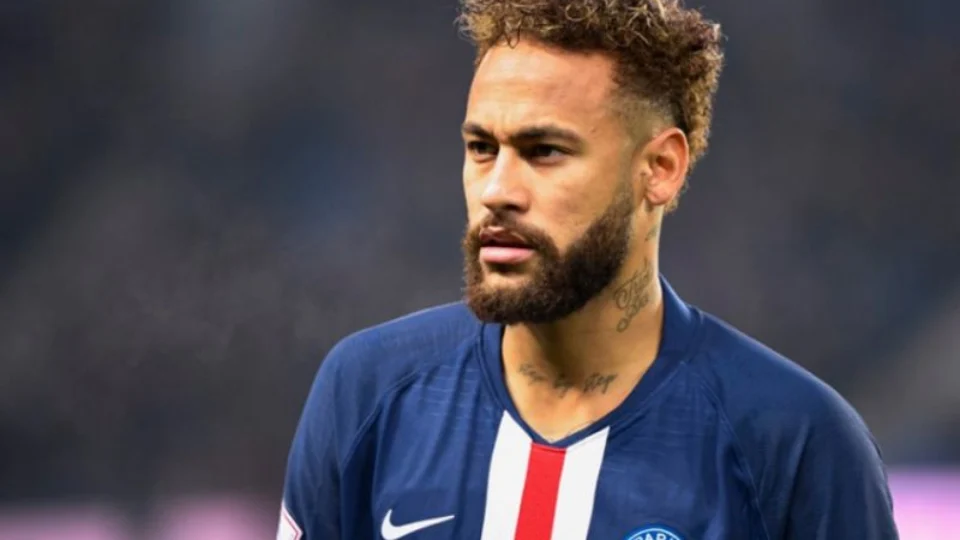 De volta à França, Neymar diz estar “pensando muito na Liga dos Campeões”