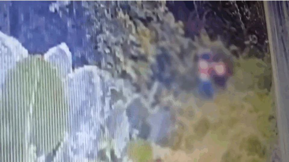 Crueldade: vídeo mostra vulgo ‘Pesadelo’ levando mulher para ser estuprada