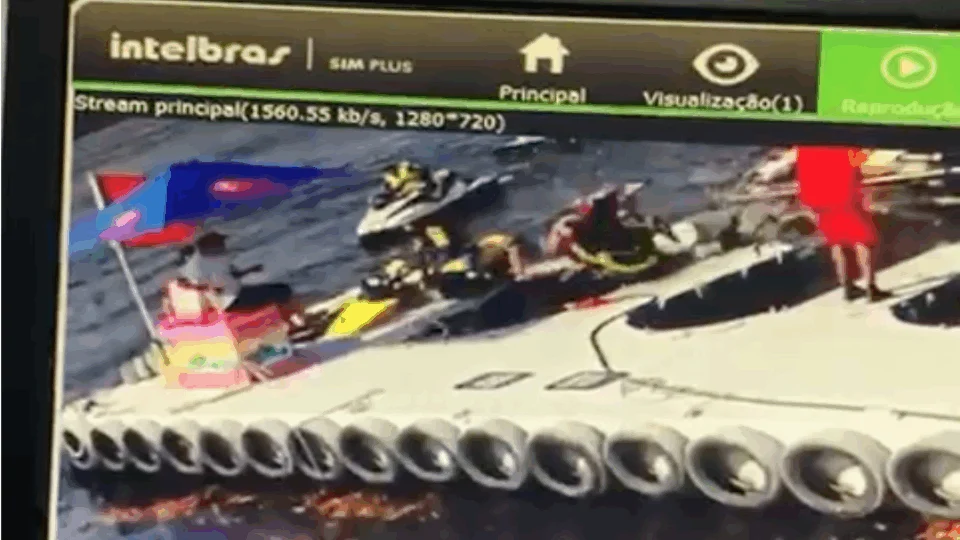 Vídeo impressionante mostra explosão envolvendo jet-ski, no Rio Negro