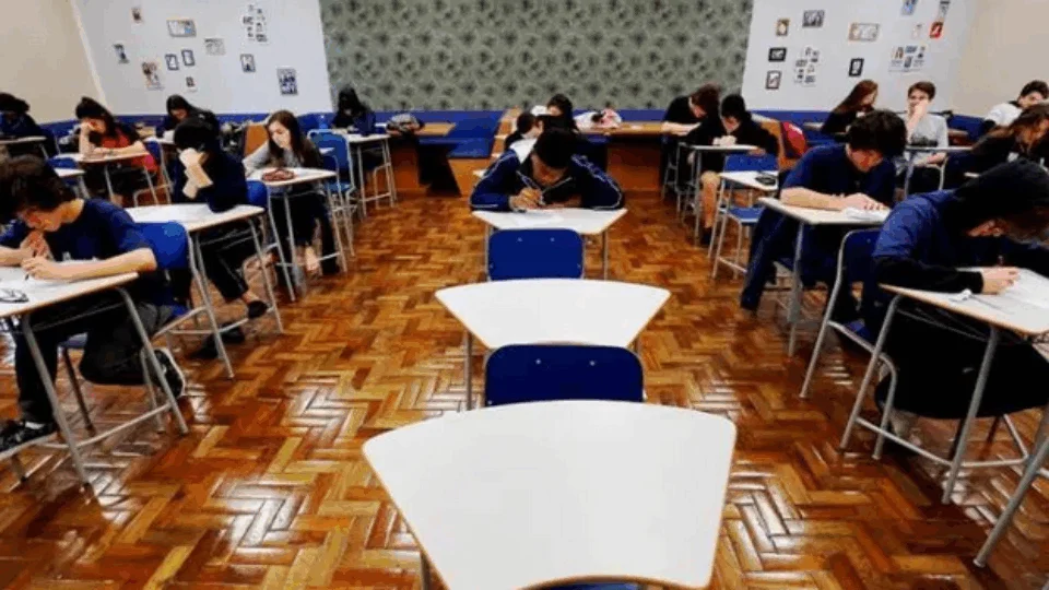 Escolas particulares querem volta às aulas antes das públicas
