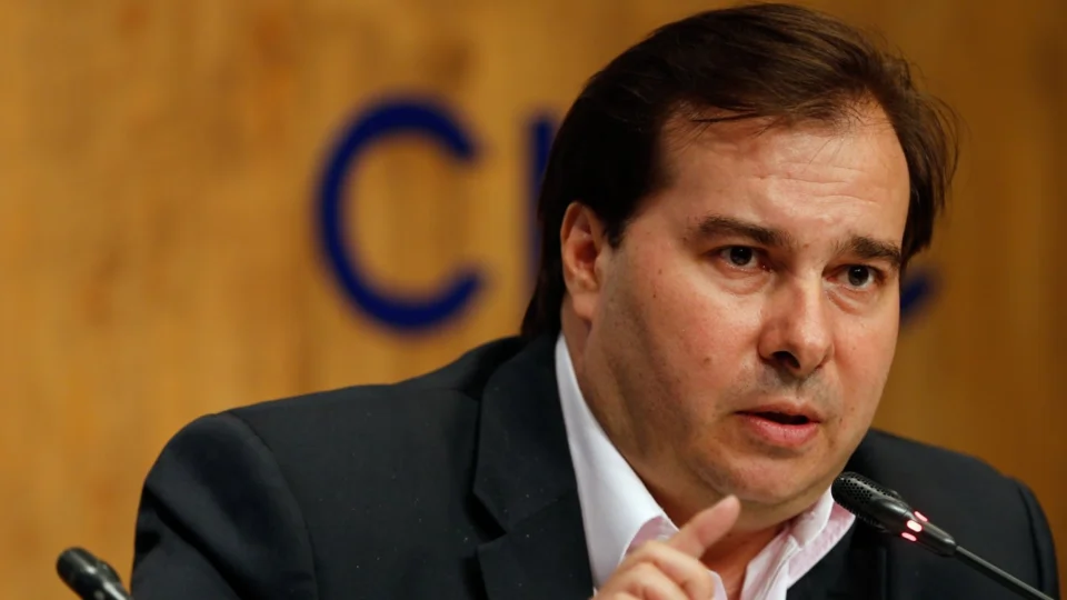 Presidente da Câmara dos Deputados critica proposta de auxílio do Bolsonaro e diz: “Defendo ser duas parcelas de R$ 600”