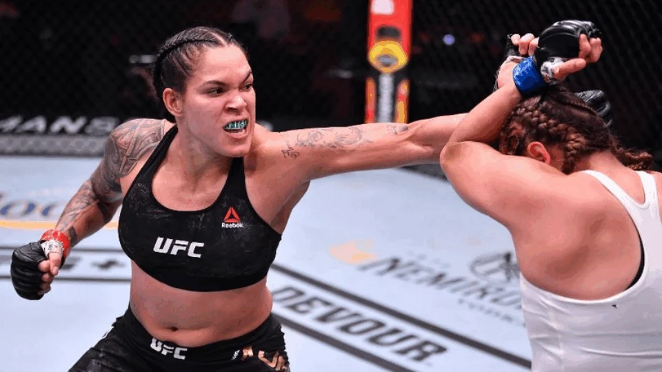 Amanda Nunes recebe seis meses de suspensão médica após UFC 250